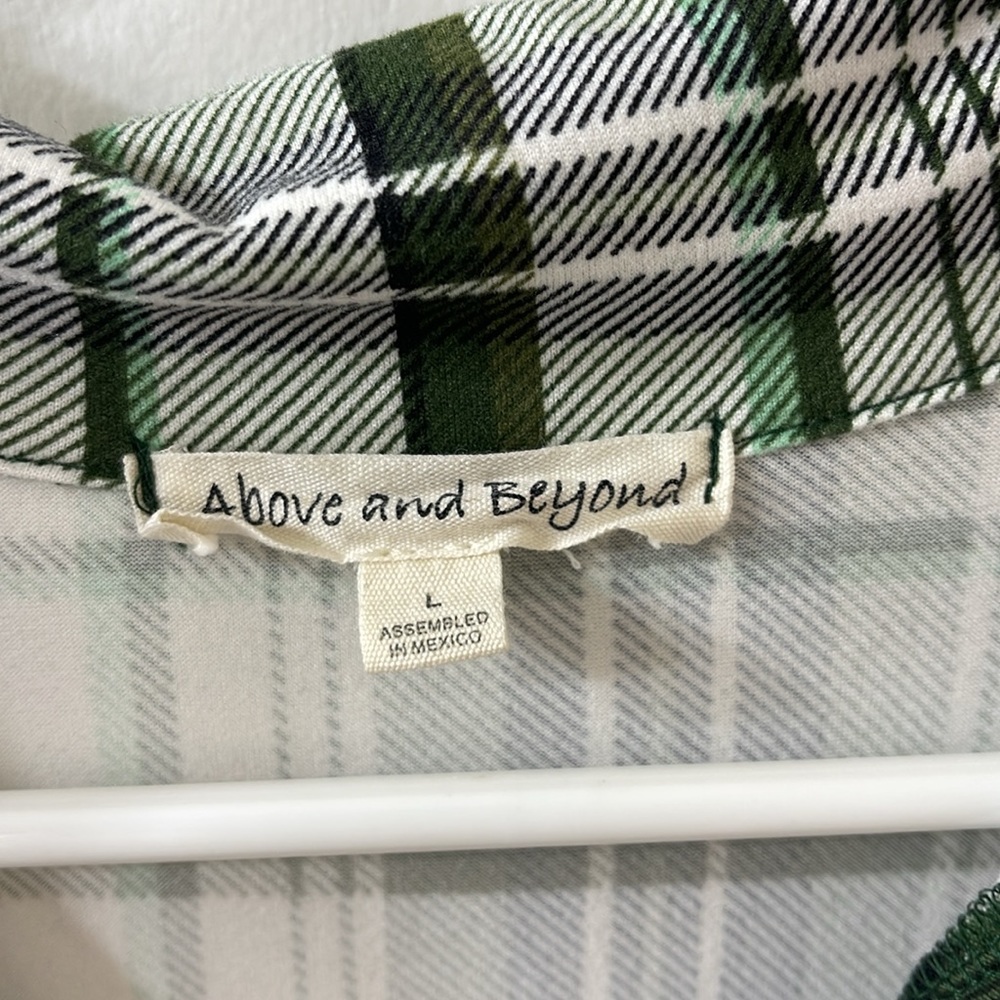 Unworn (washed) sleeveless collared Above and Beyond blouse, L, green/white… - Picture 2 of 5